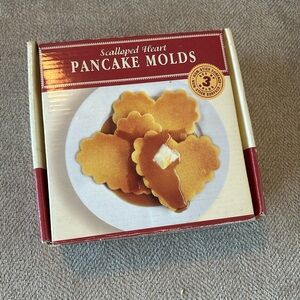 Williams Sonoma Scalloped Heart Pancake Molds - Set of 3